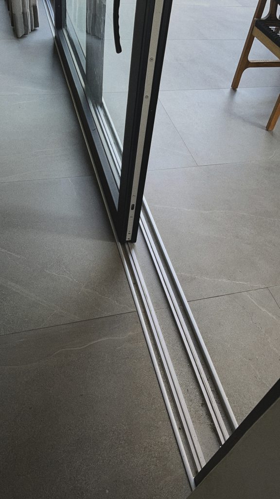 Detalle de marco de ventana de aluminio a medida