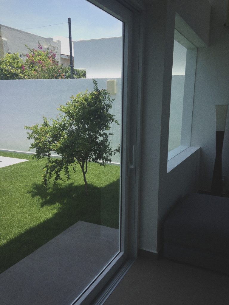 Sistema de ventanas corredizas de aluminio para patio