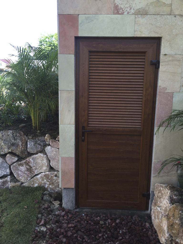 Puerta de PVC para patio
