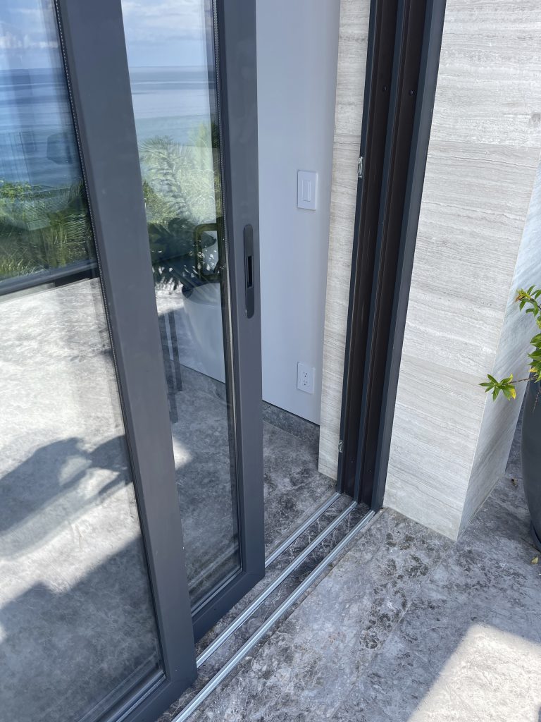 Detalle de marco de ventana de aluminio a medida