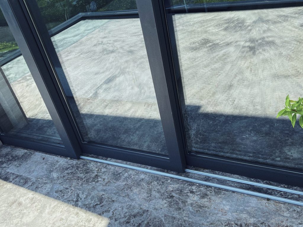 Detalle de marco de ventana de aluminio a medida