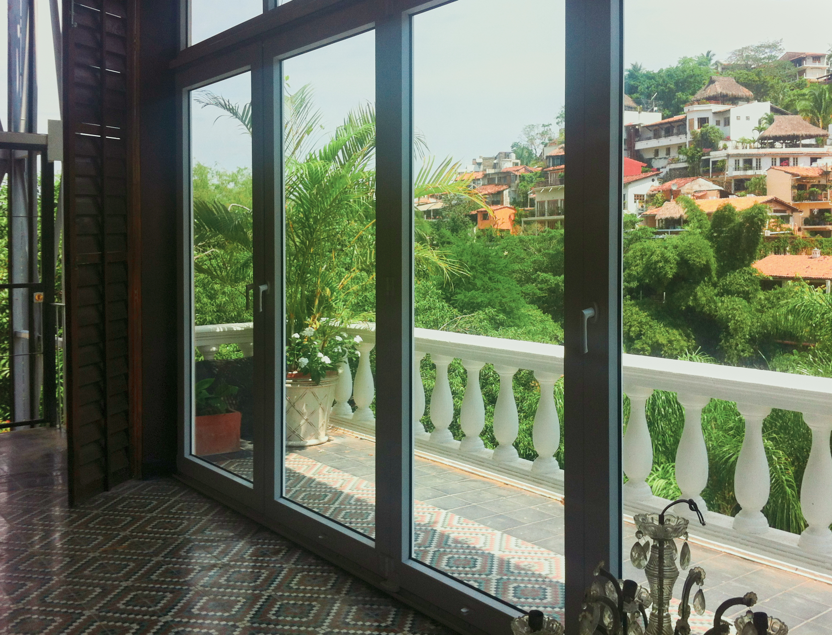 Ventanal de aluminio de piso a techo